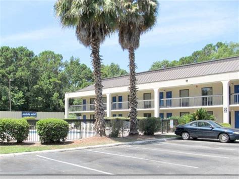 Motel 6 Savannah, GA .